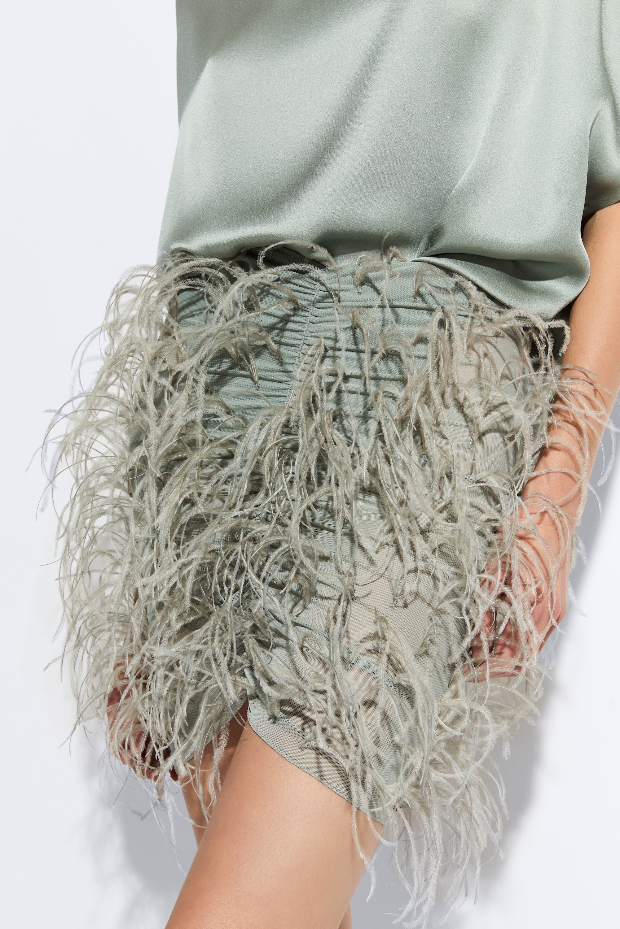 Mesh Ruched Mini Skirt With Feathers - 4