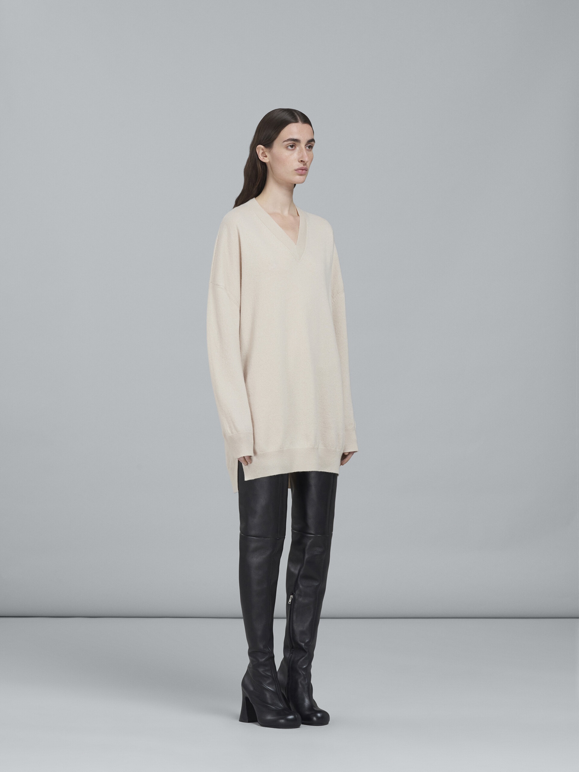 LOGO CASHMERE V-NECK LONG SWEATER - 5