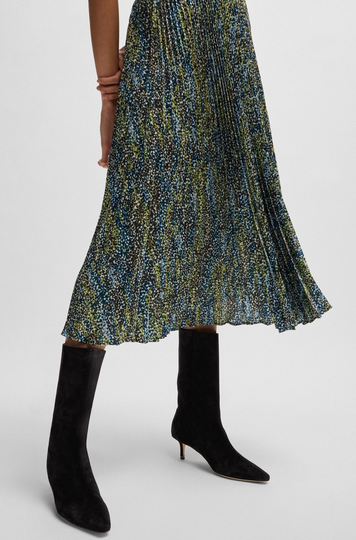 MIDI-LENGTH SKIRT IN PRINTED PLISSÉ SATIN - 5