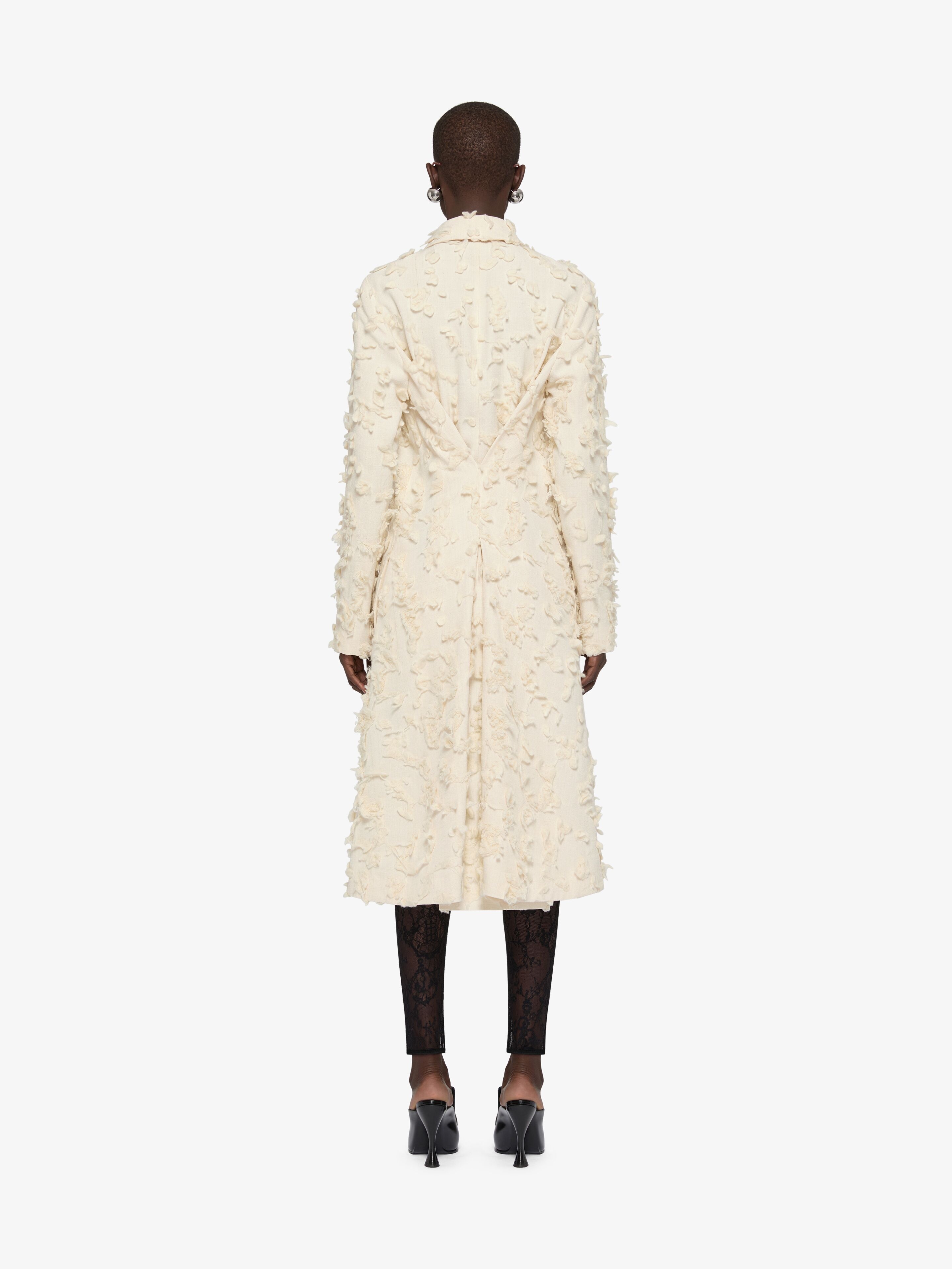 COAT IN FLORAL CUT THREAD FABRIC WITH PLEATED BACK - 3