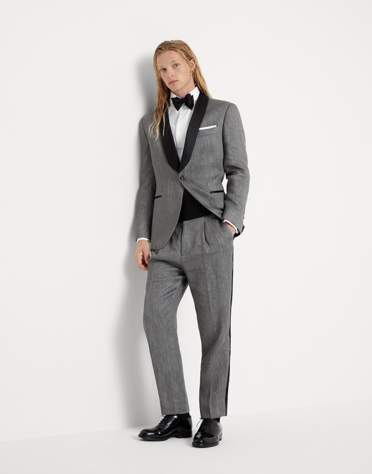 Délavé linen satin tuxedo with shawl lapel jacket and pleated trousers - 5