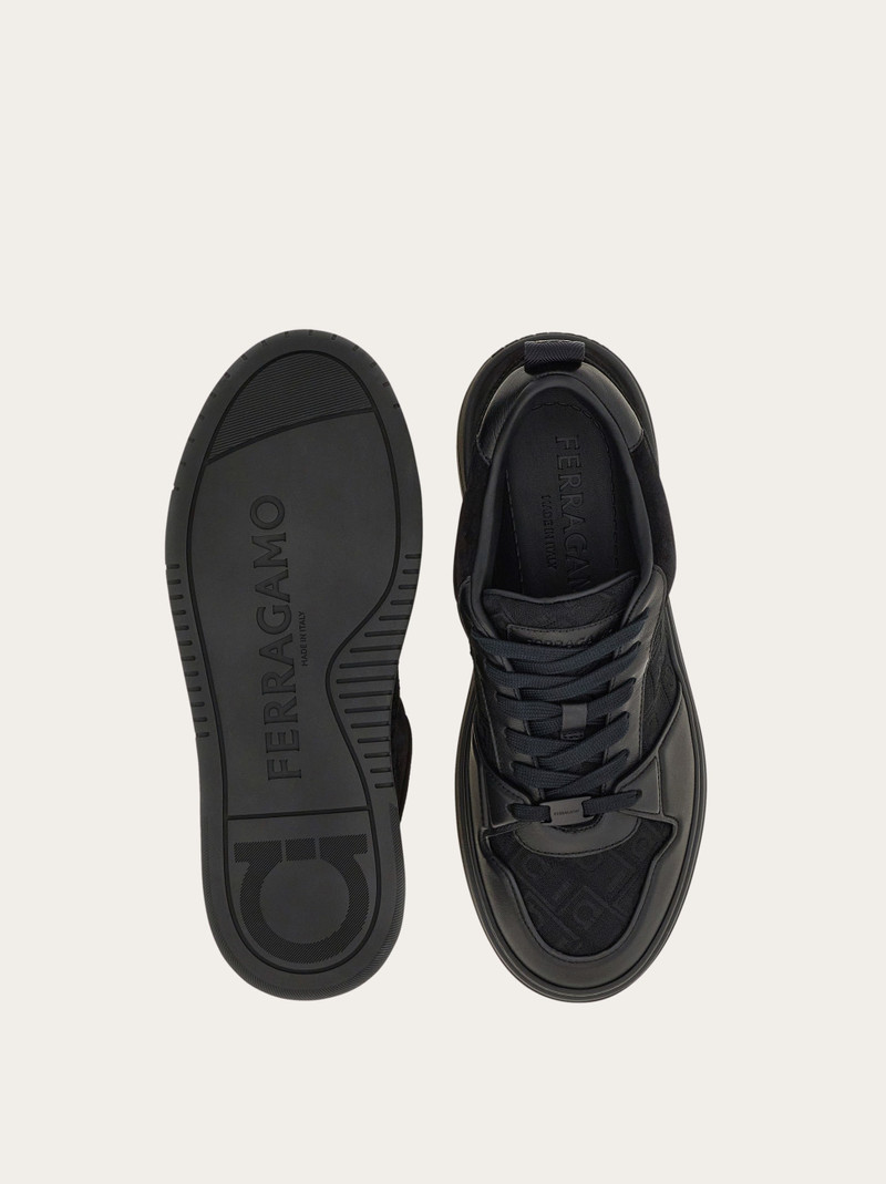 Low top sneaker 5