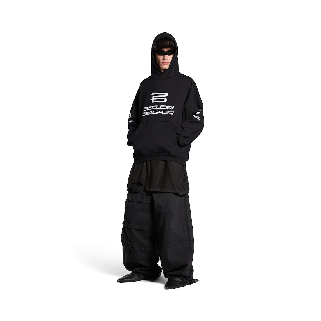 セール♪BALENCIAGA*Ai Generated Hoodie ミディアムフィット黒 送料込み*BALENCIAGA*AI GENERATED HOODIE ミディアムフィット