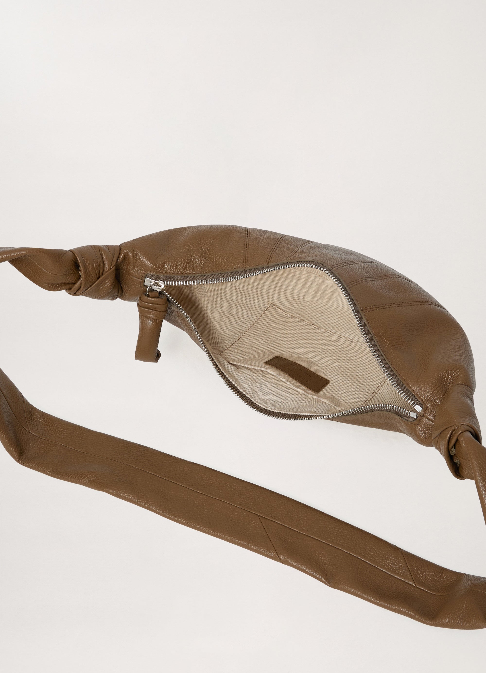 SMALL CROISSANT BAG
GRAINED LEATHER - 4