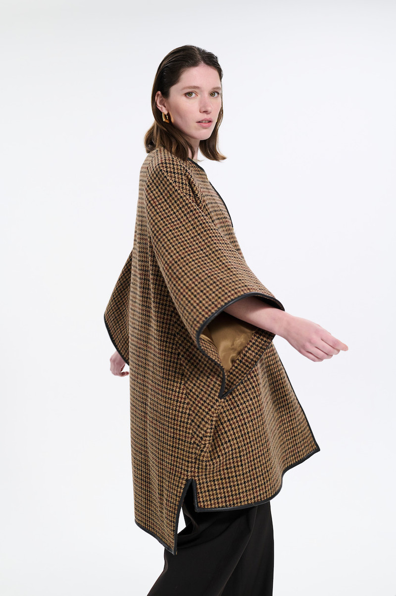 Mackintosh Sanquhar Harris Tweed Cape outlook