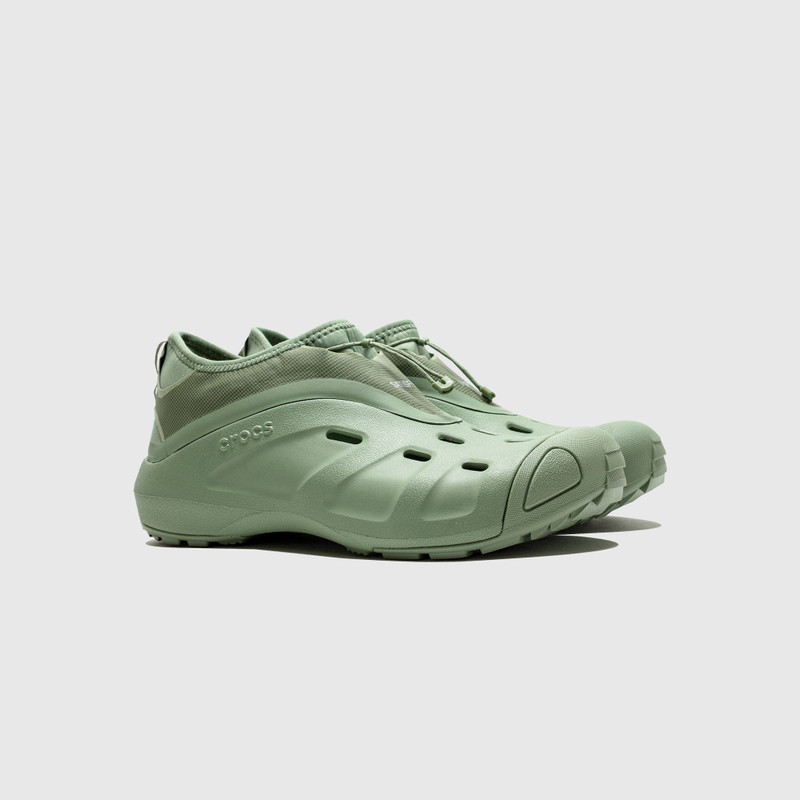 crocs QUICK TRAIL LOW X SATISFY "MOSS" outlook