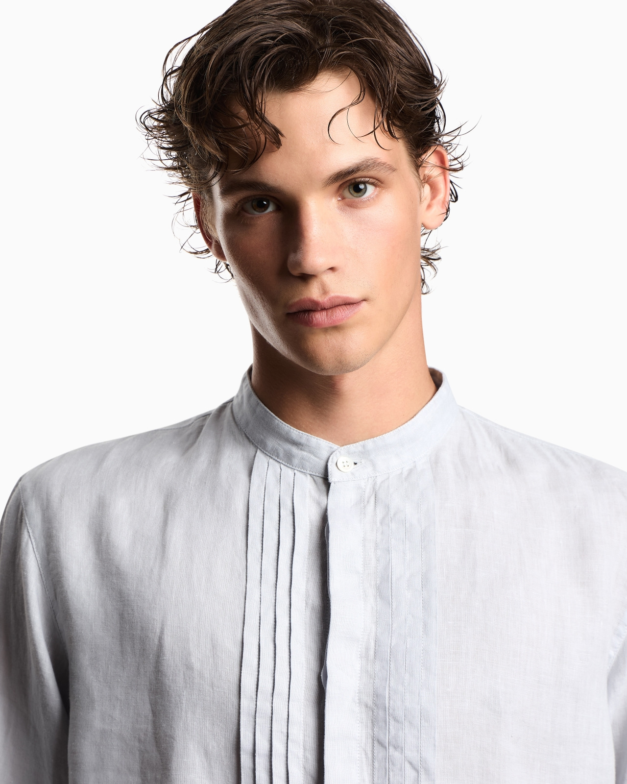 GARMENT-DYED LINEN SHIRT WITH GURU COLLAR AND PLEATED DETAIL - 5