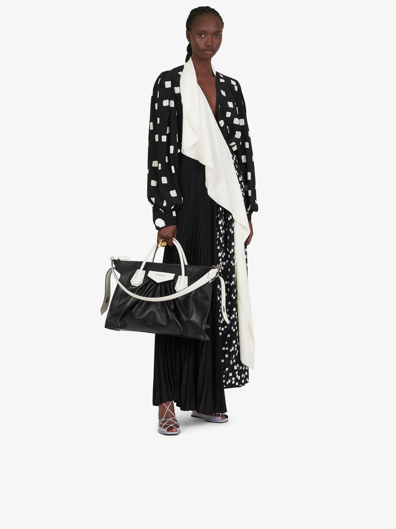 Givenchy Medium Antigona Soft bag in pleated leather outlook