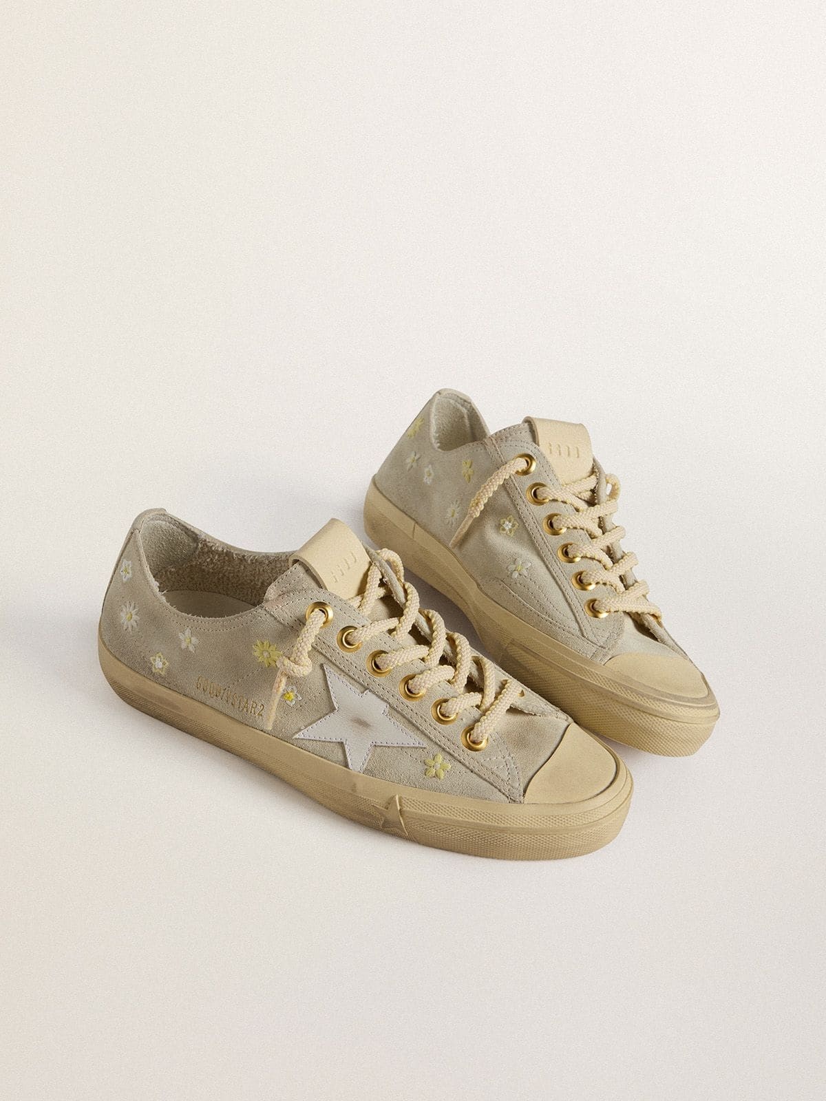 Women’s V-Star in ice-gray suede with white leather star and floral embroidery - 2
