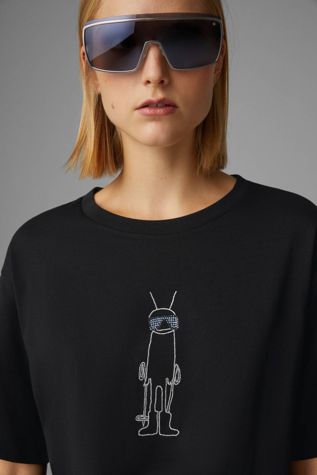 DANILA T-SHIRT IN BLACK - 4