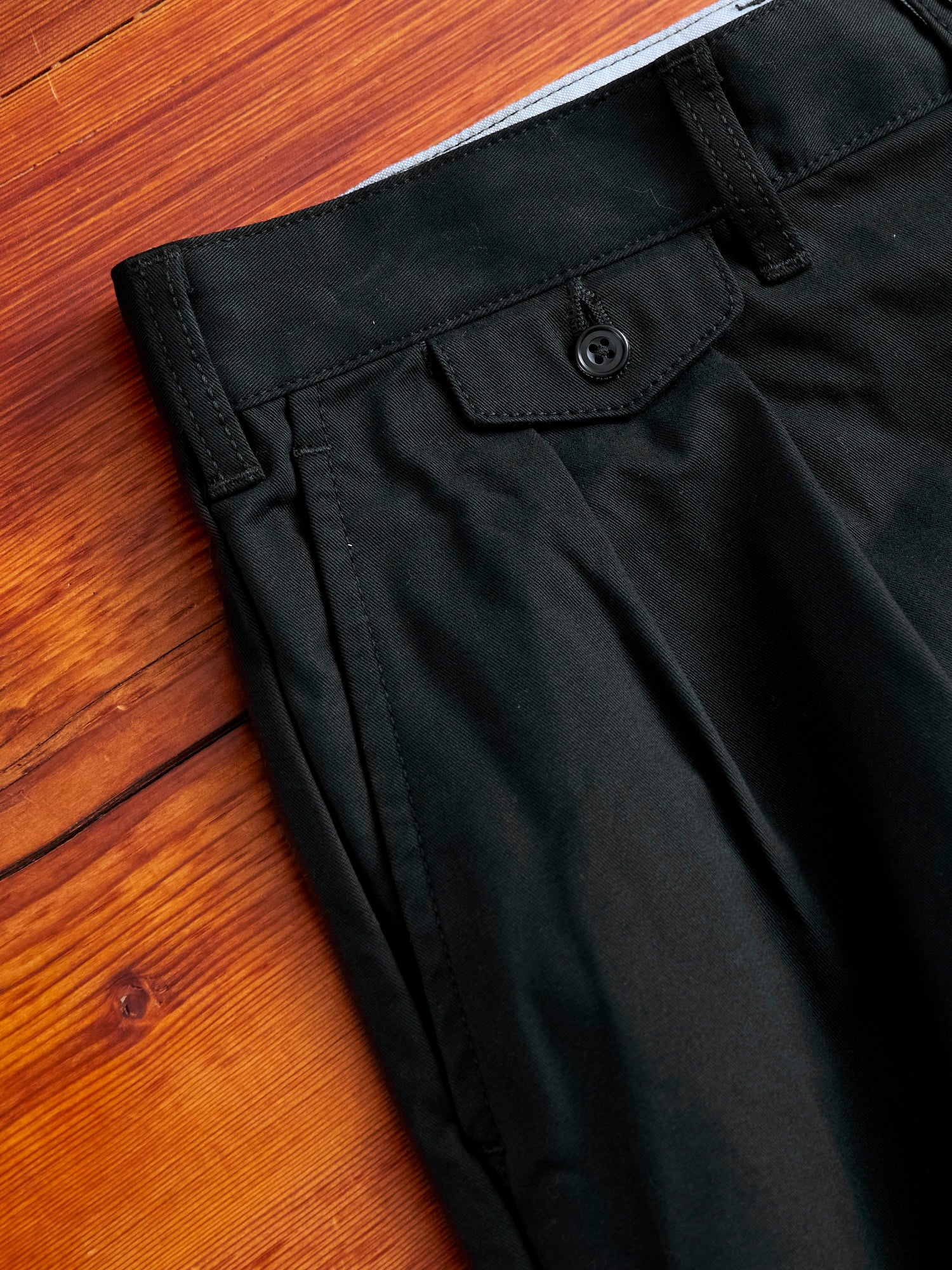 2-Pleat Twill Trousers in Black - 4