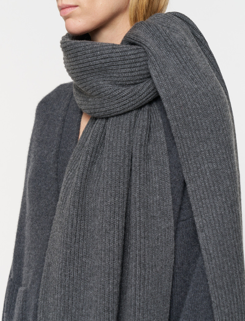 JOSEPH Light Cardigan Stitch Scarf outlook
