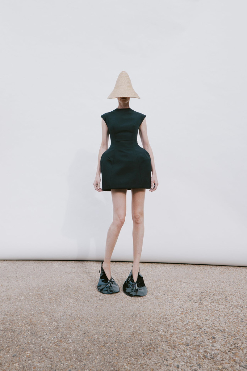 CLOSED NECKLINE SCULPTED SWAN DRESS BLACK 3