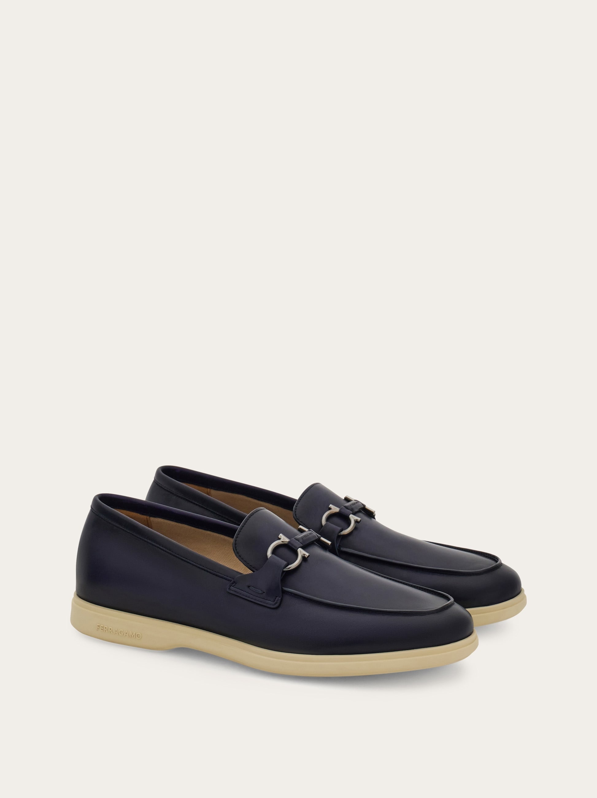 Casual loafer with Gancini ornament - 5