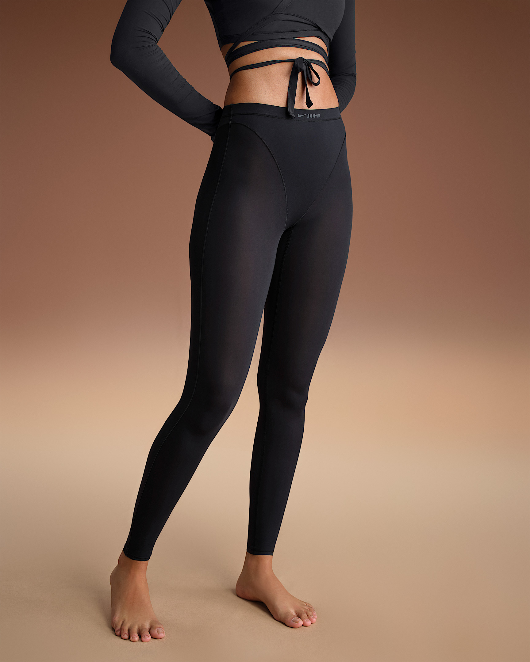 NikeSKIMS Weightless Layers Women's High-Waisted V-Panel Leggings - 2