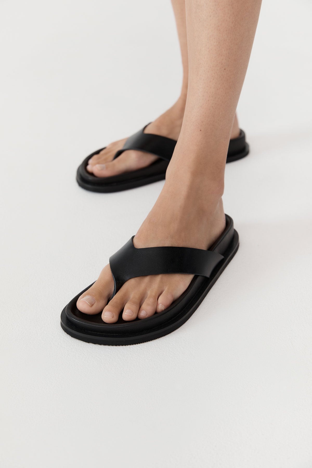 Thong Slide - Black - 2