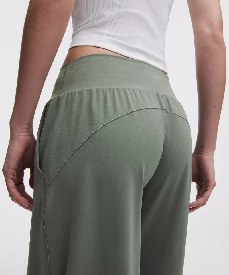 Groove Low-Rise Relaxed Cinch Pant *Regular 6
