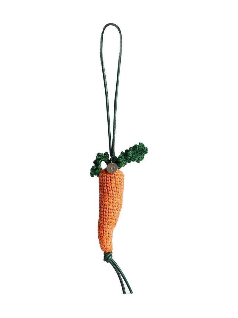 crocheted-carrot charm 1