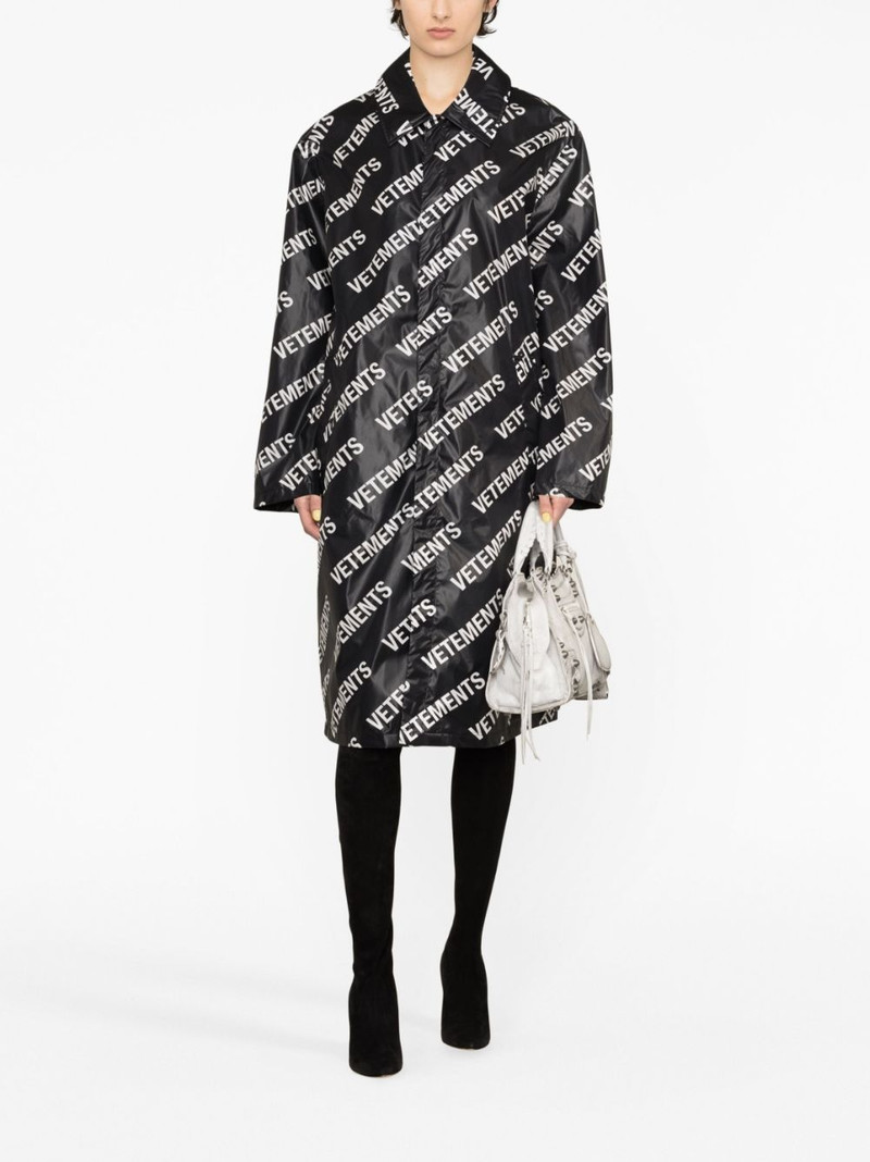VETEMENTS logo-print mid-length coat outlook