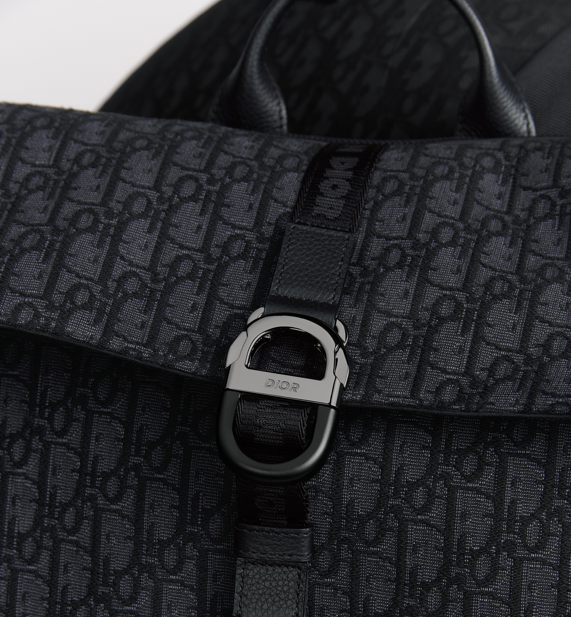 【無料郵送/関税込/正規品】 Dior 8 Rolltop Backpack Dior Obli Dior 8 Roll Top Backpack Black Dior Oblique Jacquard | DIOR