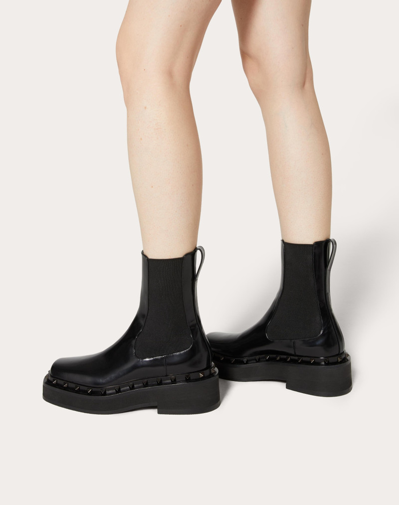 Valentino M-WAY ROCKSTUD BEATLE IN CALFSKIN WITH TONE-ON-TONE STUDS 50 MM outlook