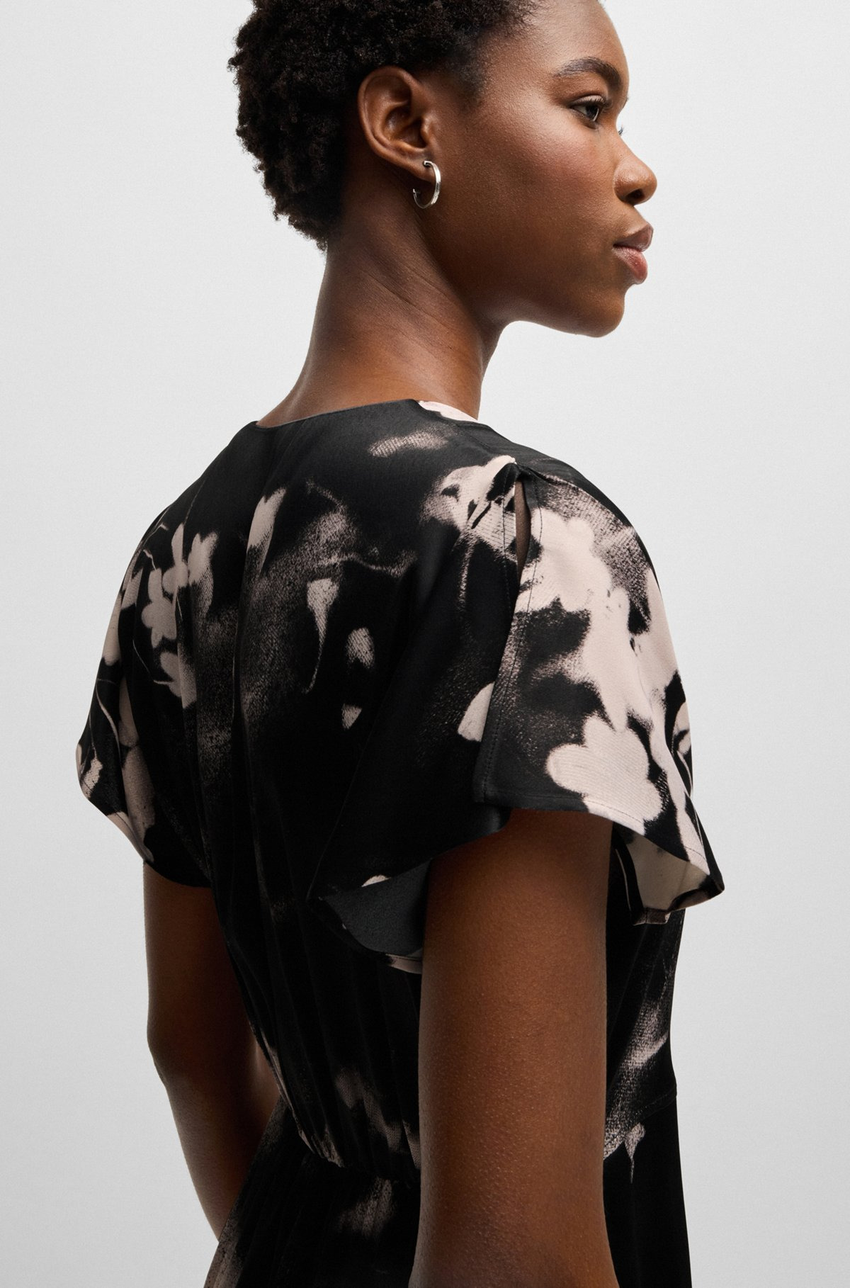 V-NECK DRESS WITH DEGRADÉ FLORAL PRINT - 6