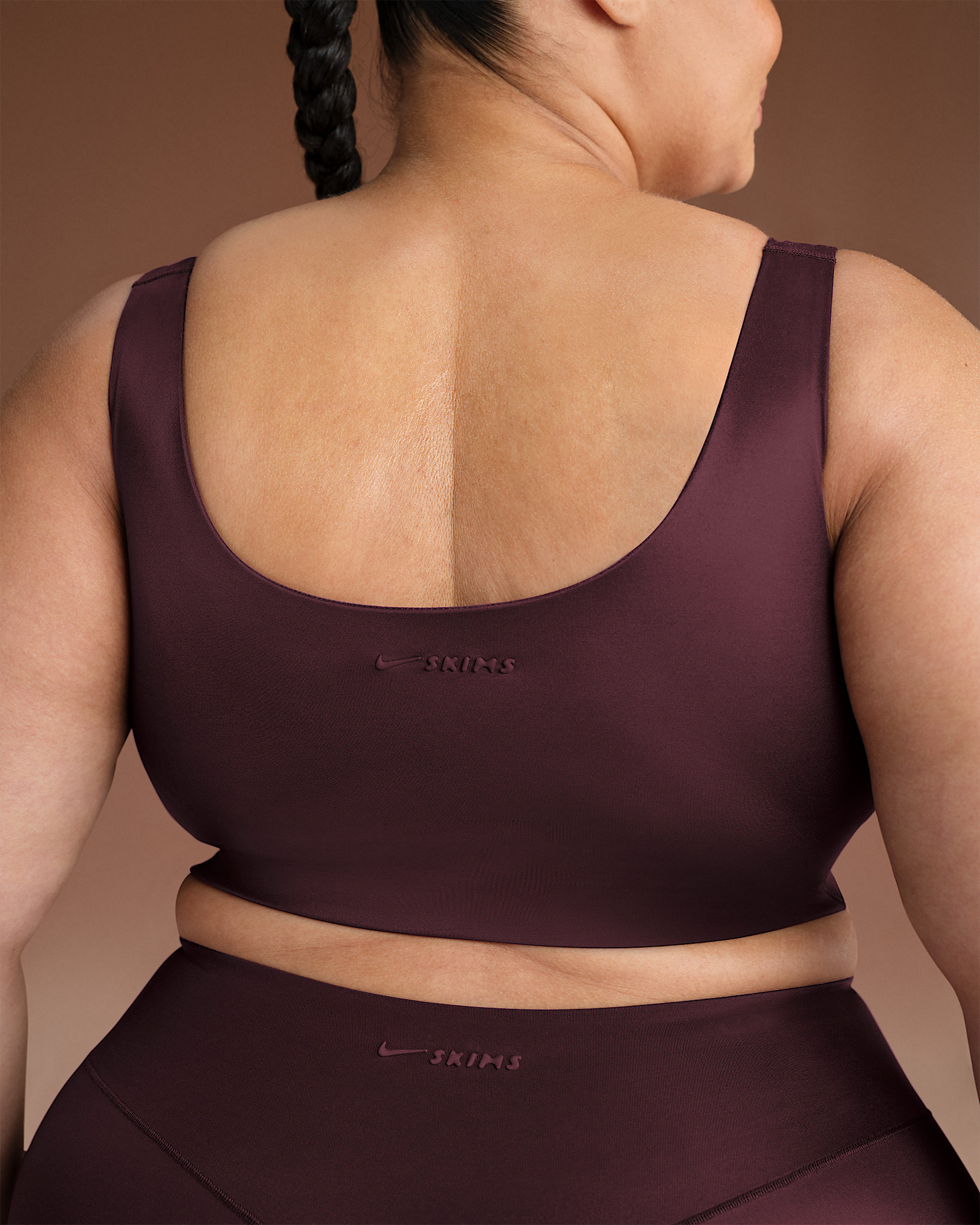 NikeSKIMS Shine Women's Scoop-Neck Bra Top - 8