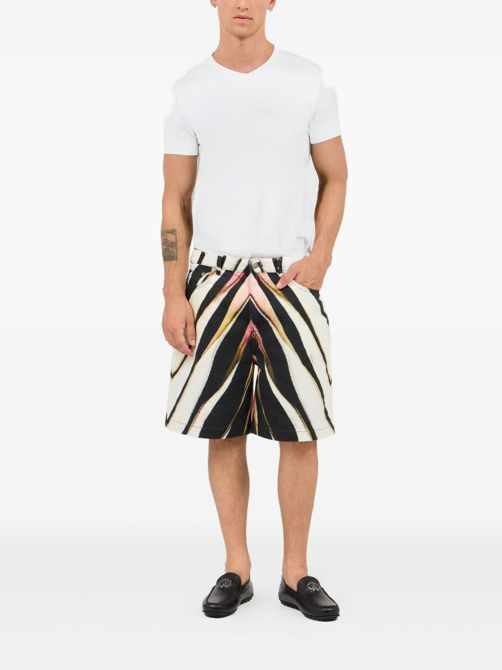 zebra-print denim shorts - 2