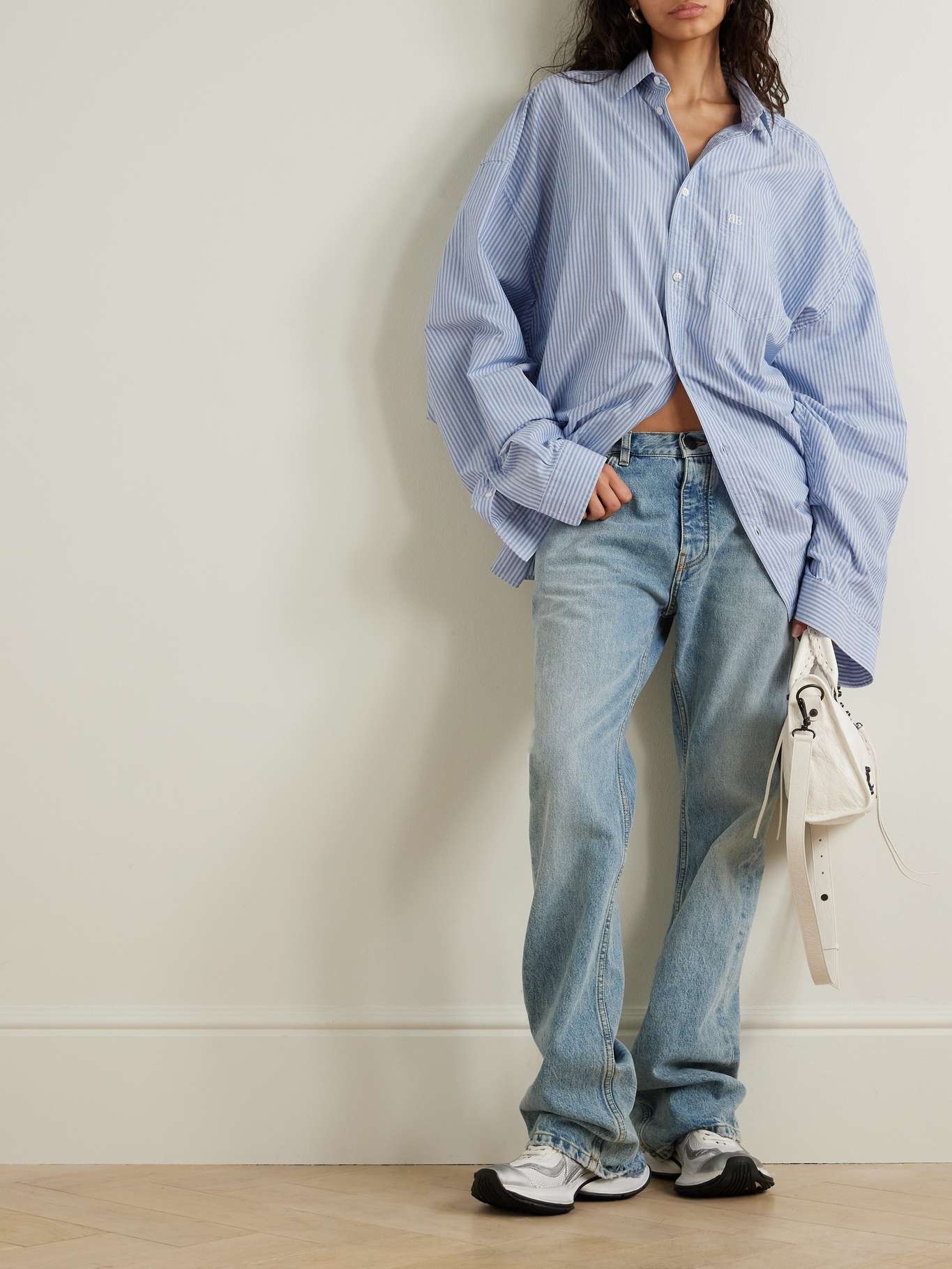 Tシャツ・カットソー BALENCIAGA Oversize cotton shirt with knotted details Balenciaga Oversize Stripe Knot Detail Long Sleeve Cotton