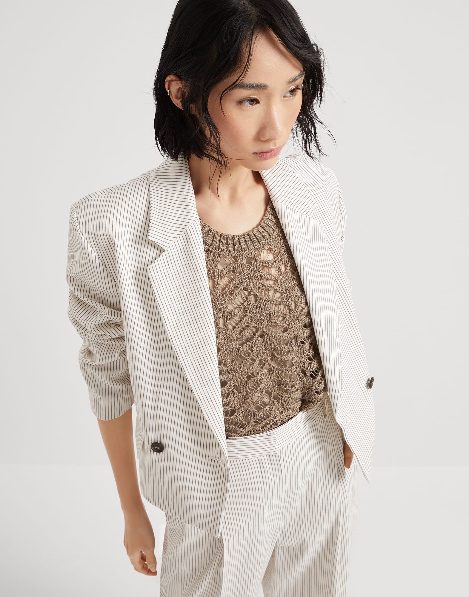 Comfort linen and cotton chalk stripe twill cropped blazer with monili - 4