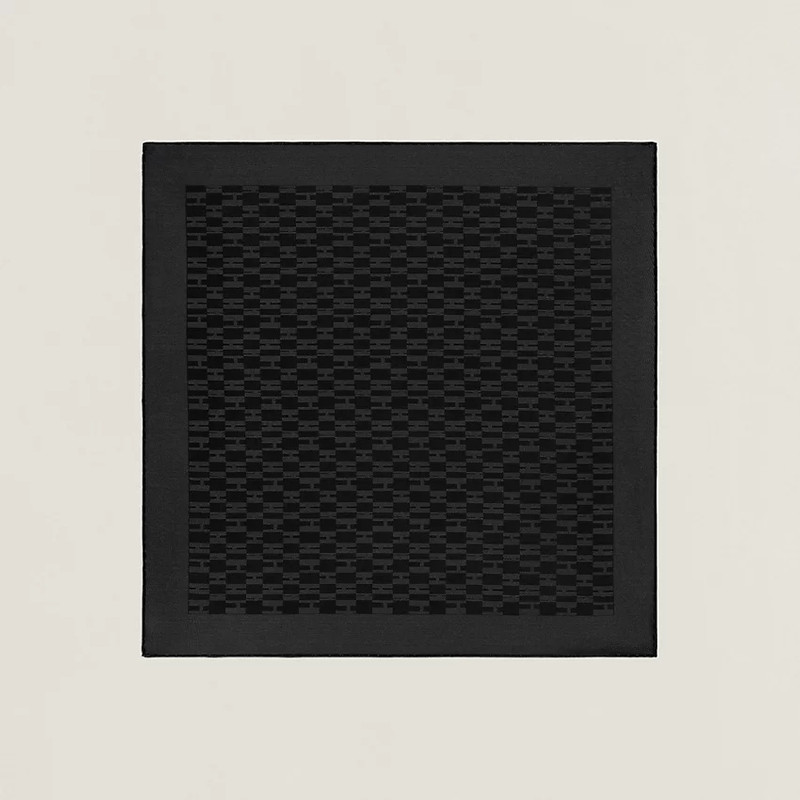 Façonnee Grand H pocket square 45 1