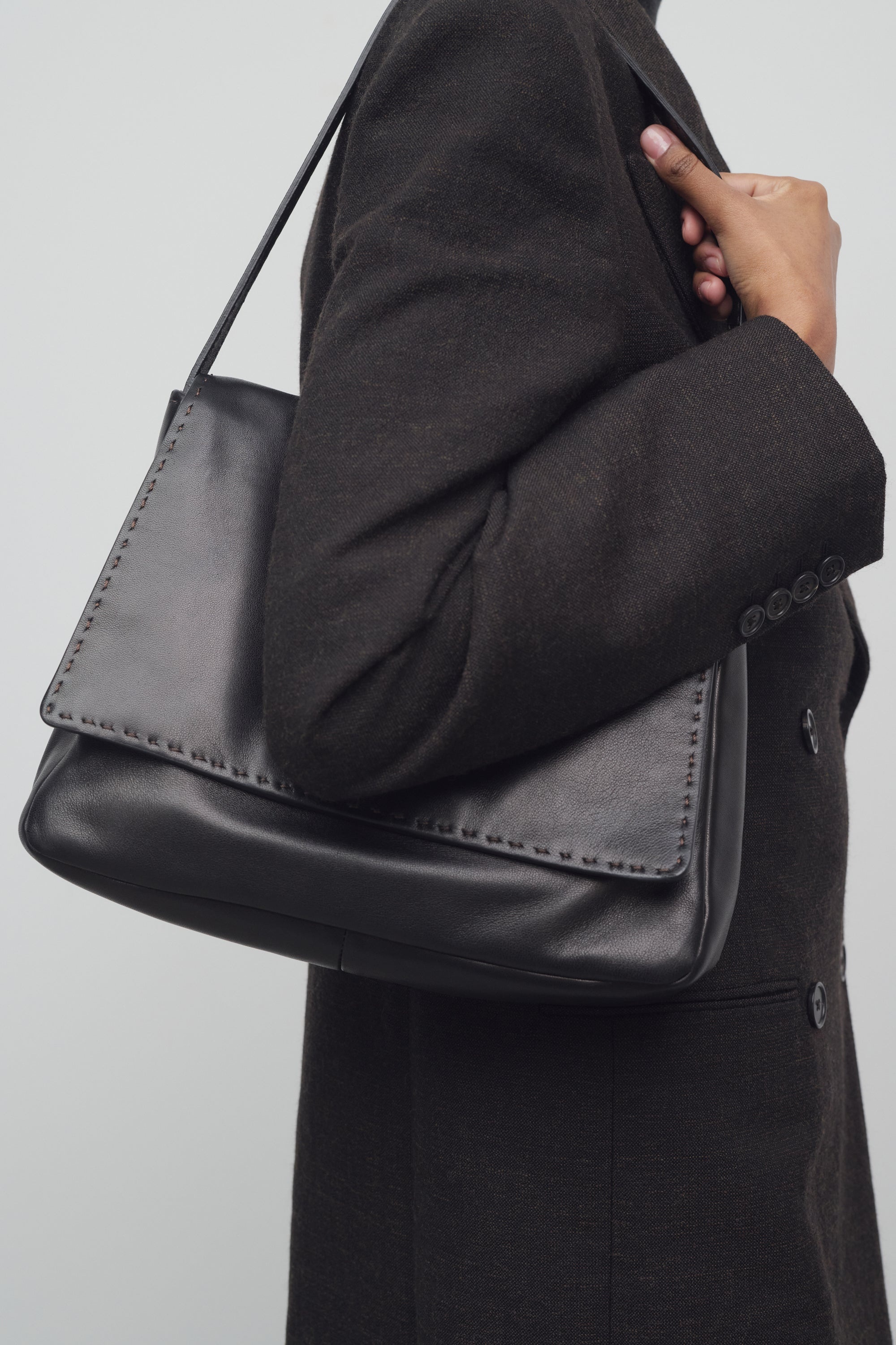 Nuance Hobo Bag in Leather - 4