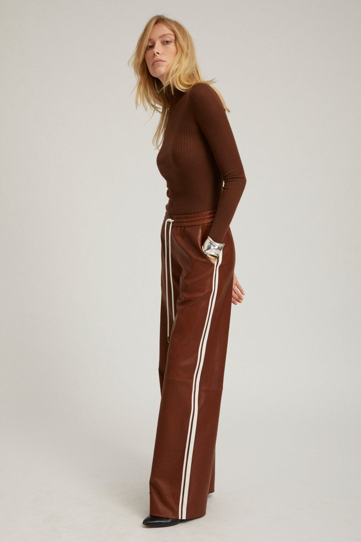 ACORN LEATHER BAGGY ATHLETIC PANTS - 4
