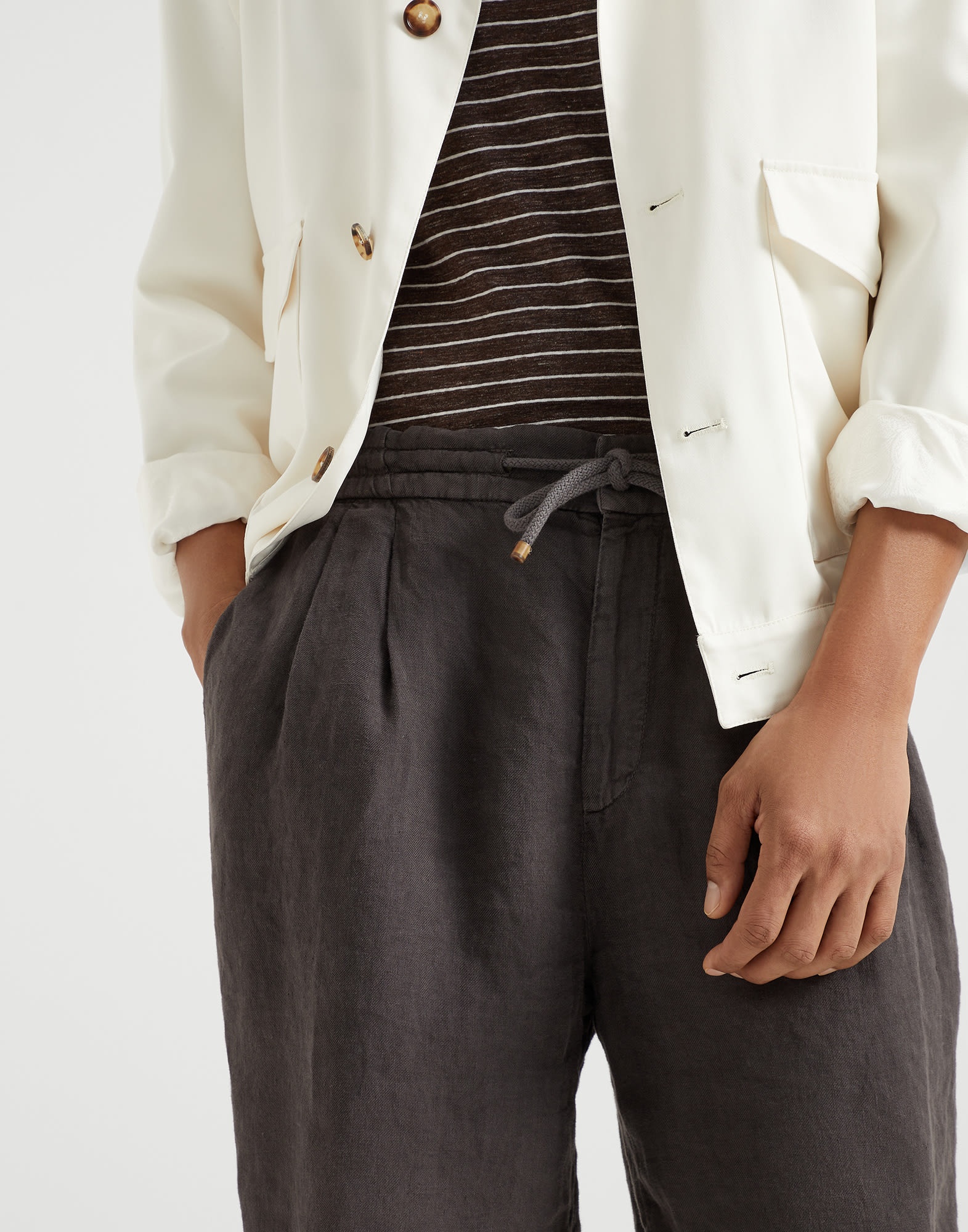 Garment-dyed Bermuda shorts in linen gabardine with drawstring and pleat - 3