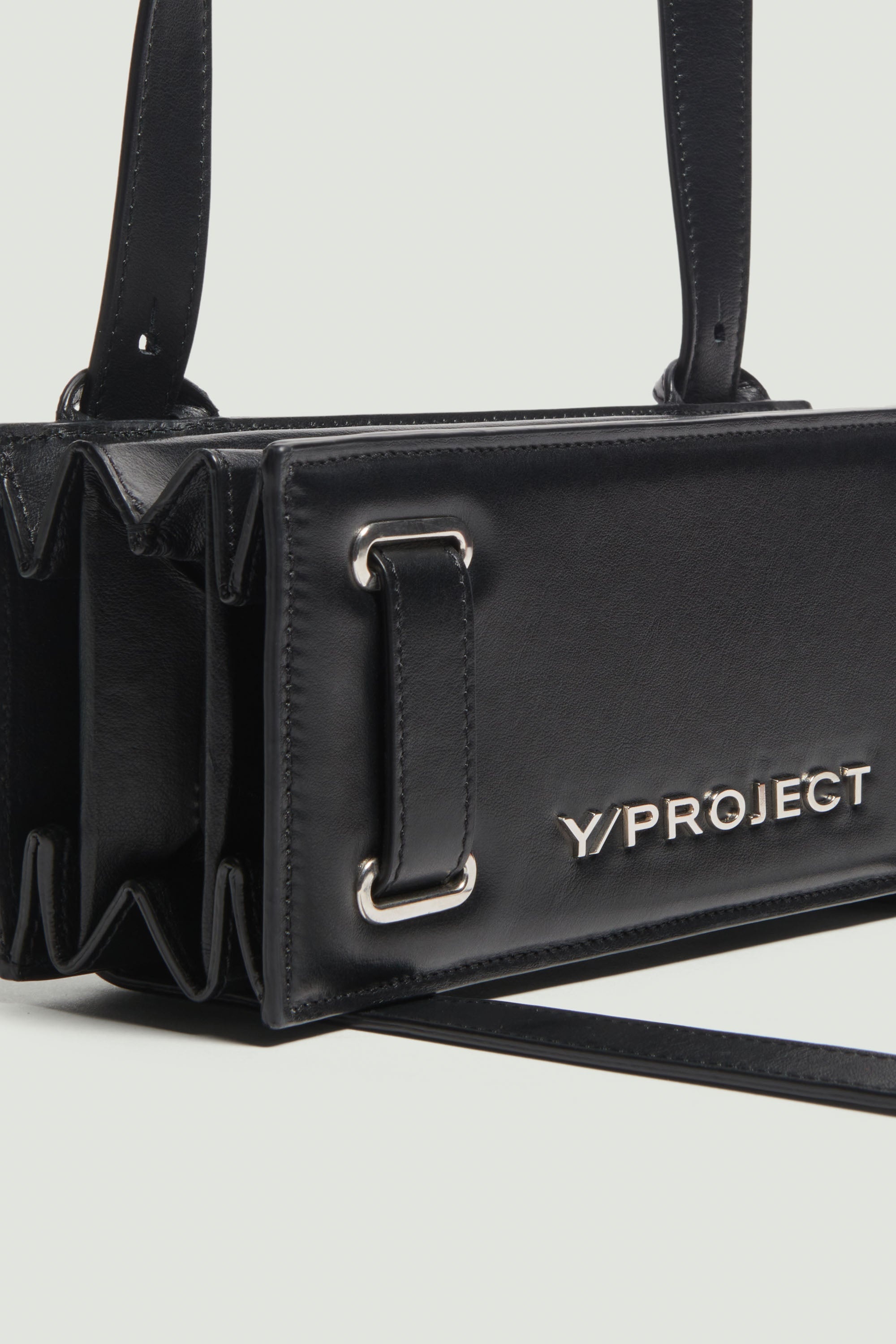 バッグ Y/Project ACCORDION BAG Y/Project Accordion Shoulder Bag | Black | FARFETCH