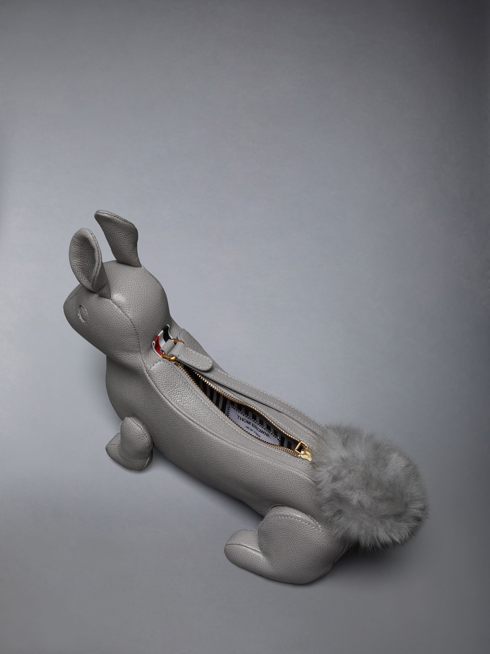 ショルダーバッグ・ポシェット THOM BROWNE RABBIT BAGUETTE BAG Thom Browne Pebble Grain Rabbit Baguette Bag | REVERSIBLE