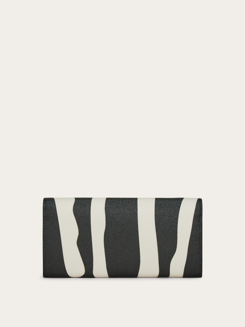 Gancini wallet with chain 3