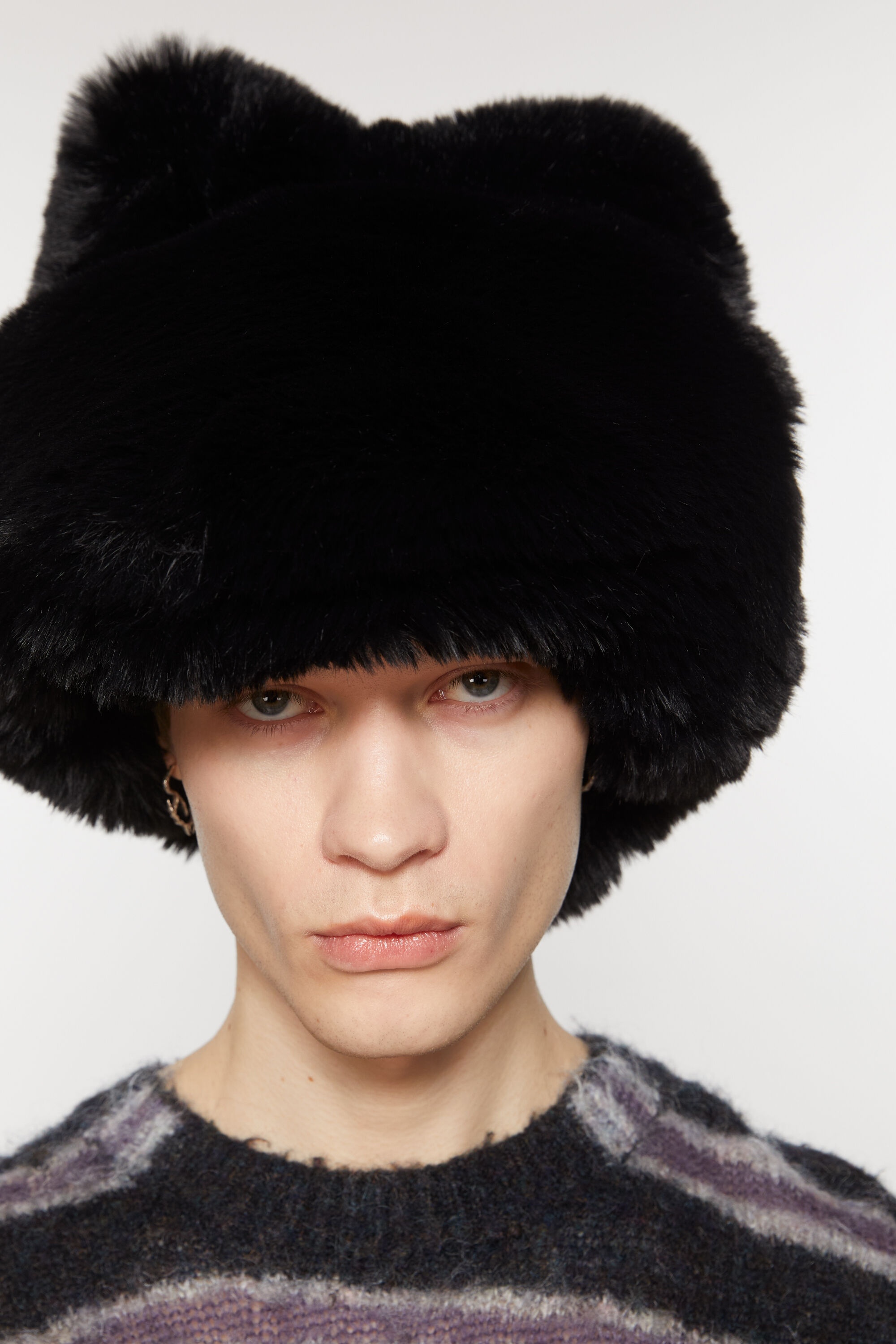 Fluffy bow hat - Black - 3
