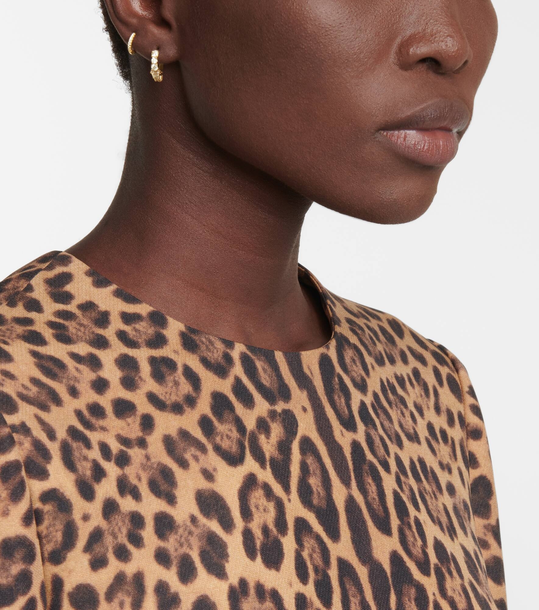 Mini 18kt yellow gold hoop earrings with diamonds - 5