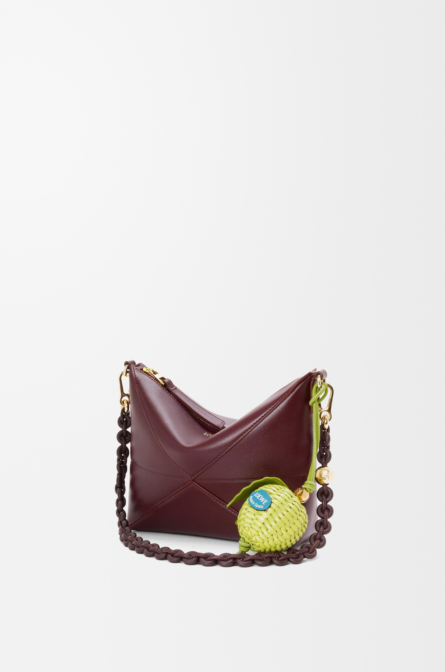 Apple charm in calfskin - 4