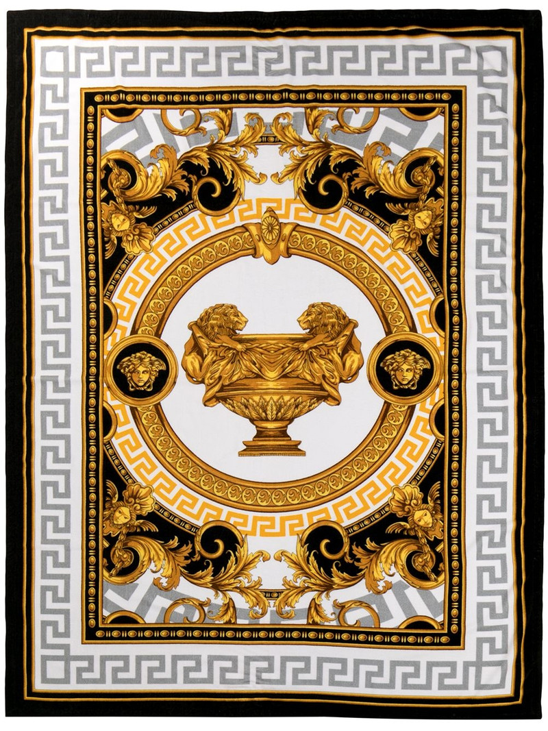 Les Coupe de Dieux beach towel 3