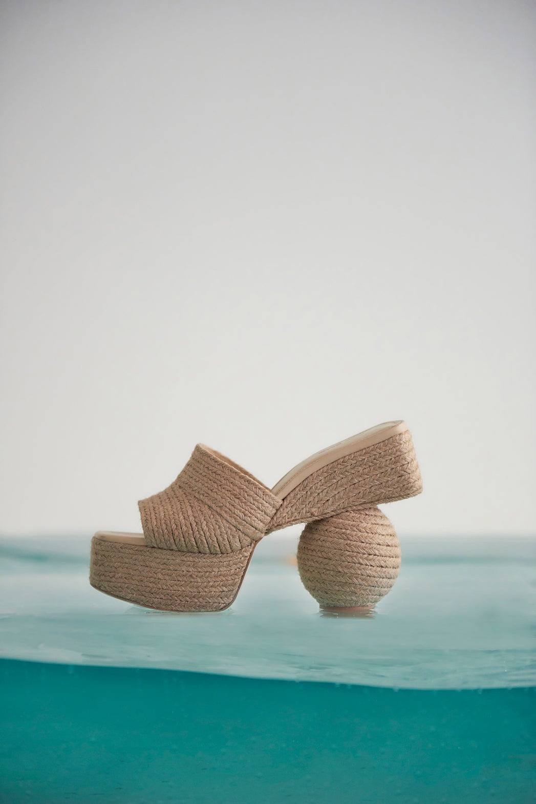ASHLEY PLATFORM - 4