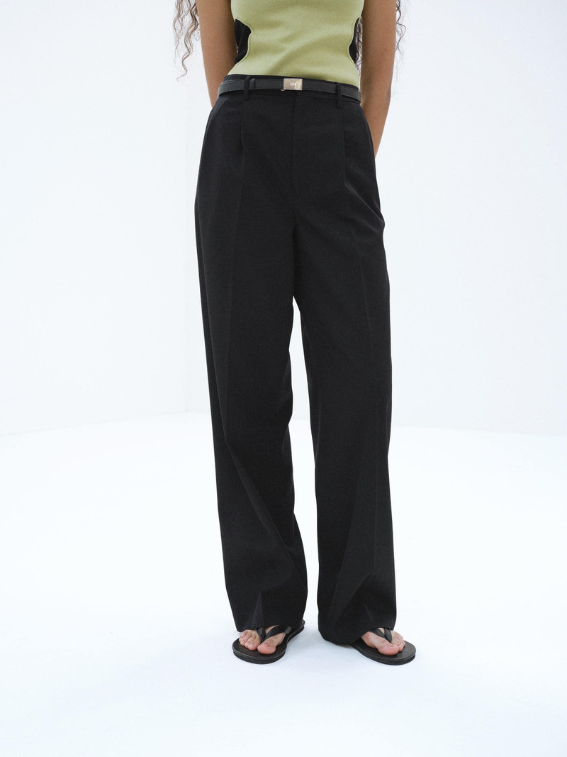 AURALEE LIGHT WOOL MAX GABARDINE TWO-TUCK SLACKS outlook