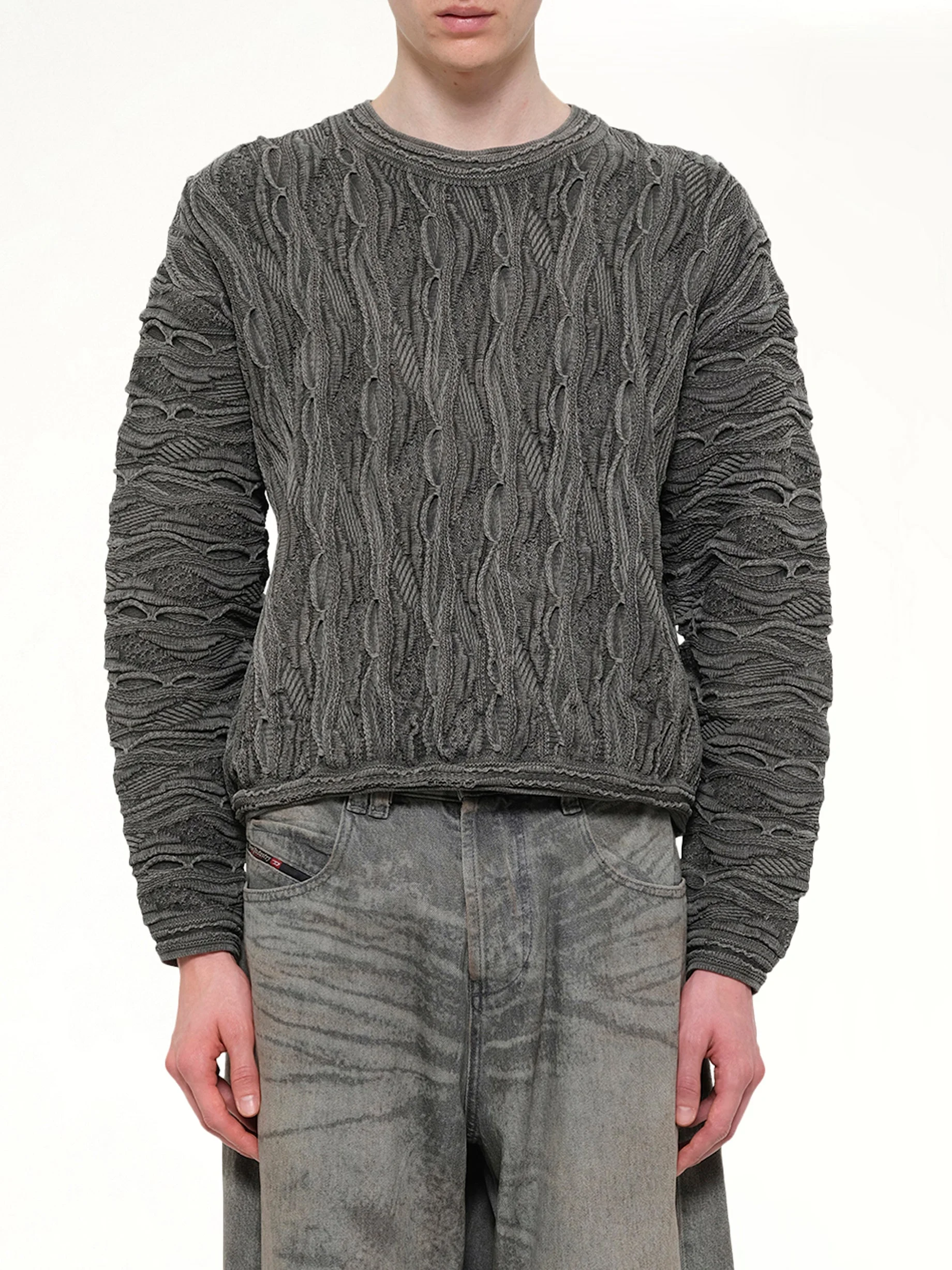 Air Yarn Regulator Knit Pullover in Charcoal - 1