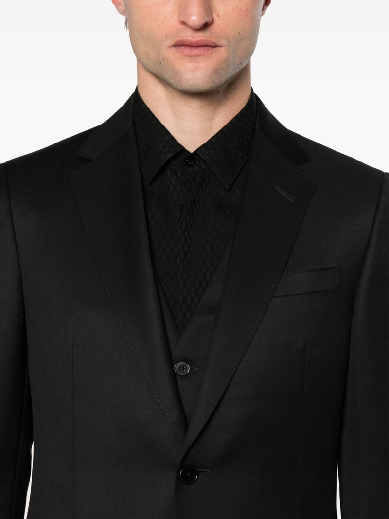 single-breasted suit 5