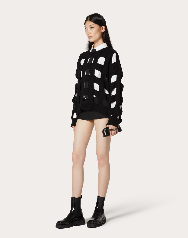 Valentino MINI ROCKSTUD SHINY CALFSKIN CLUTCH outlook