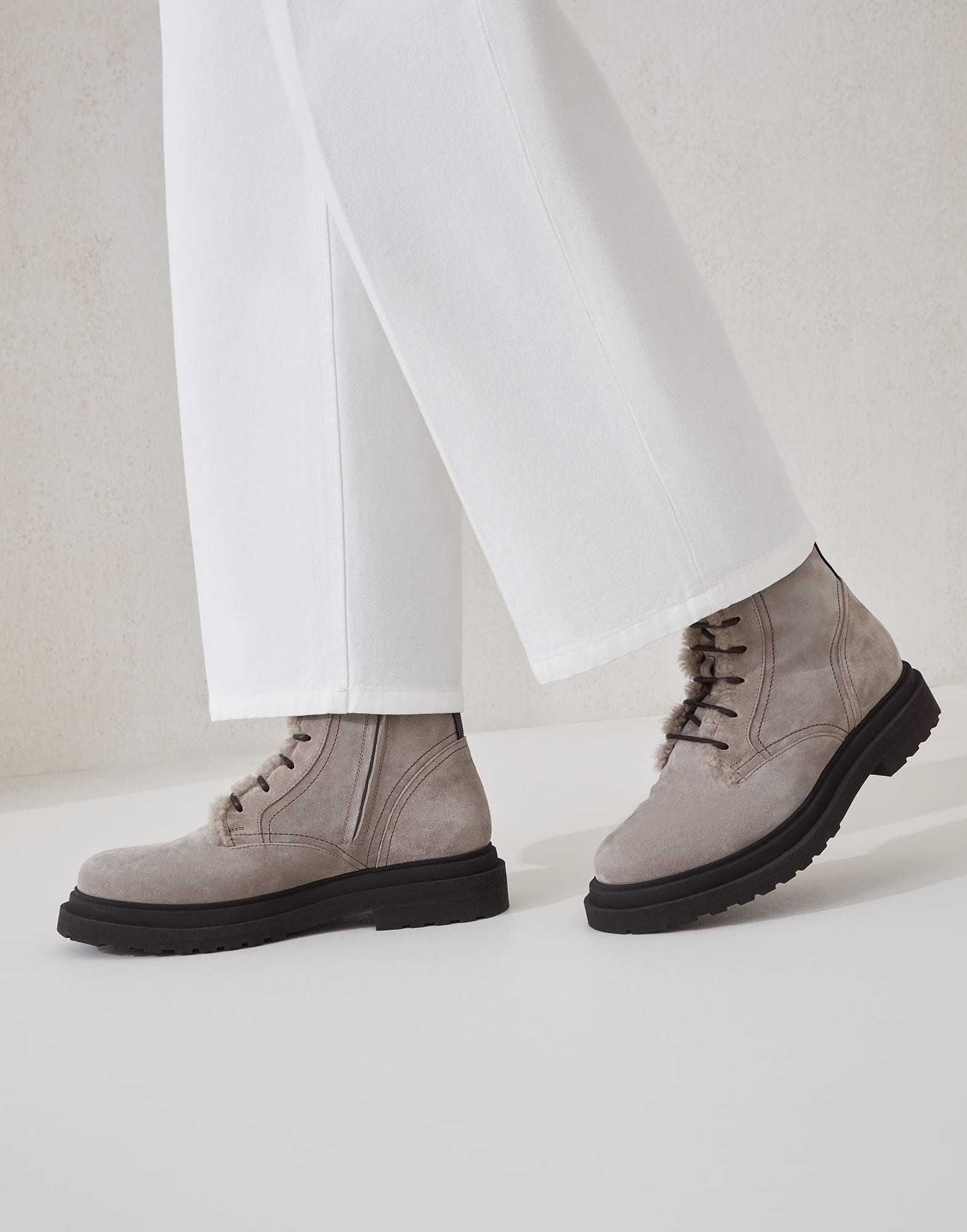 Suede boots with shearling lining and shiny loop detail - 4