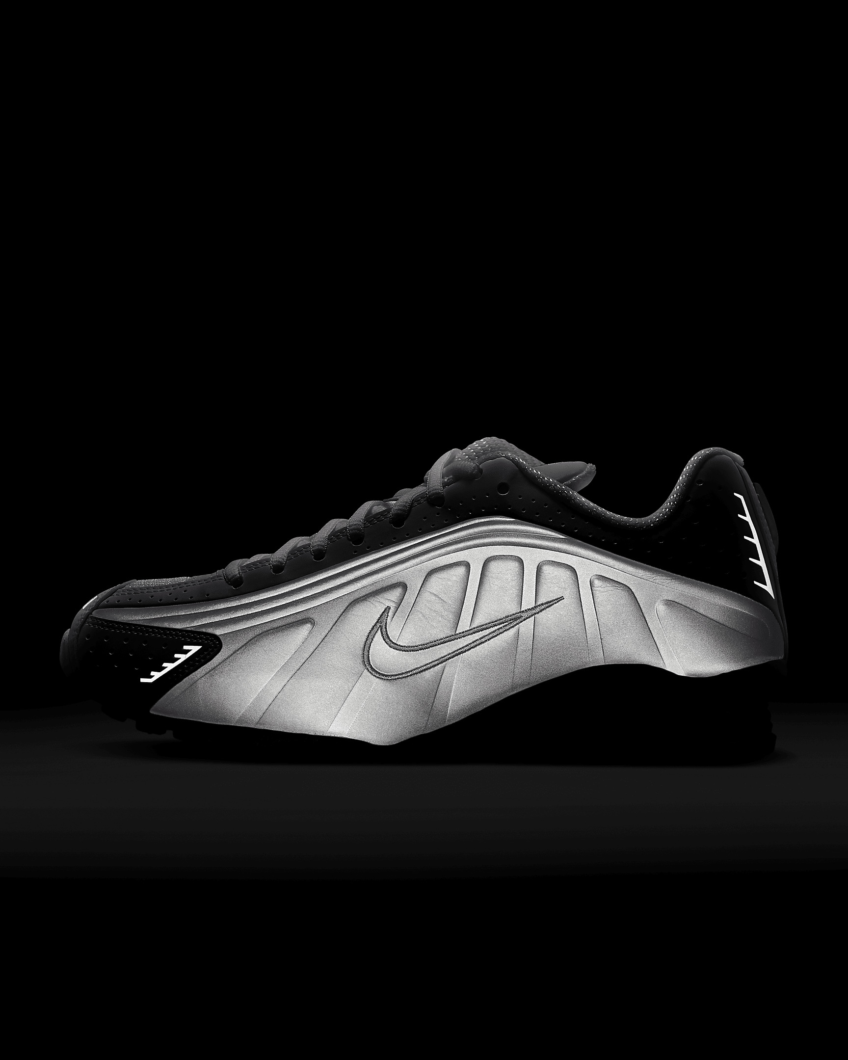 Nike Shox R4 Women's Shoes - 9