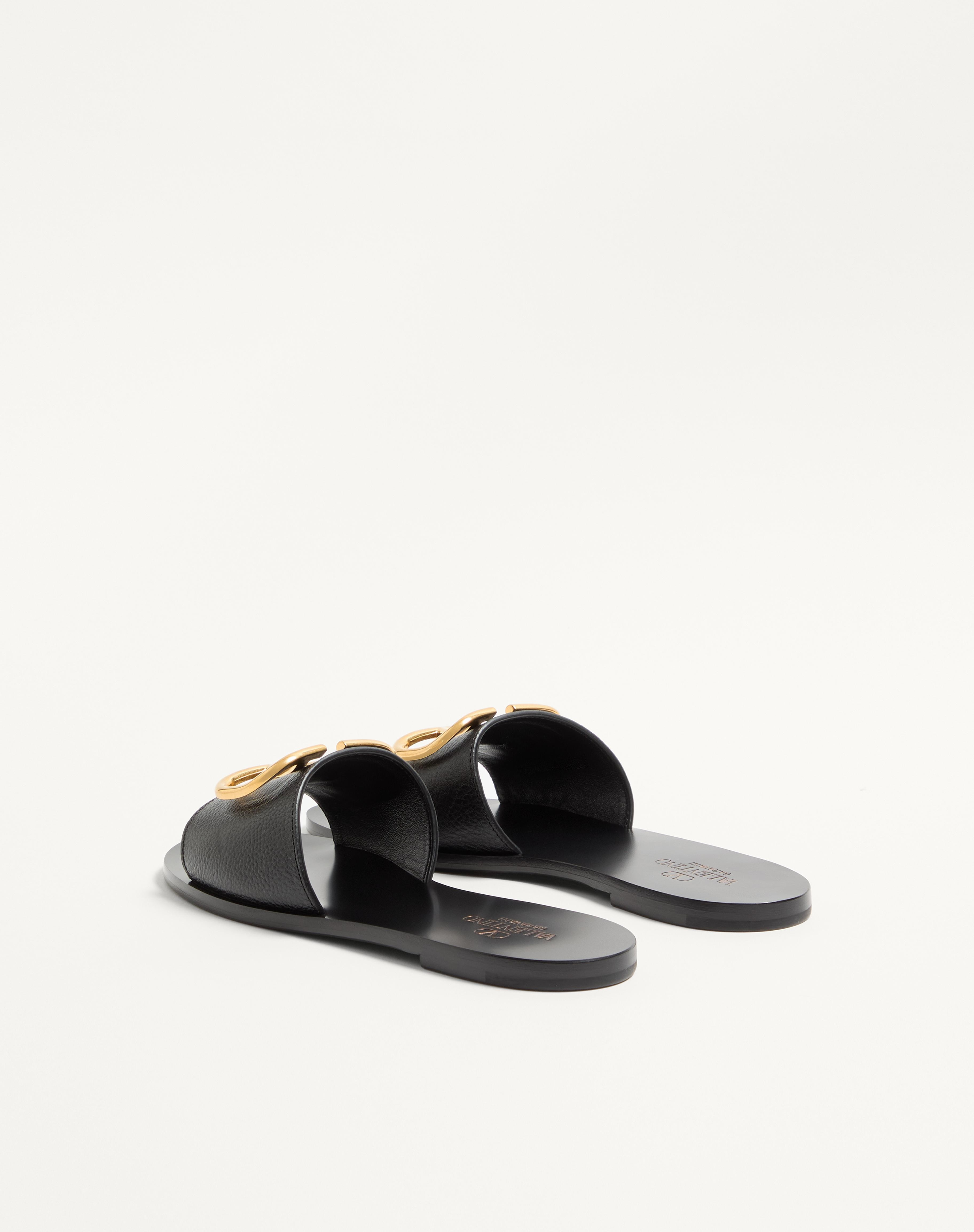 VLOGO SIGNATURE SLIDE SANDAL IN GRAINY COWHIDE WITH ACCESSORY - 5