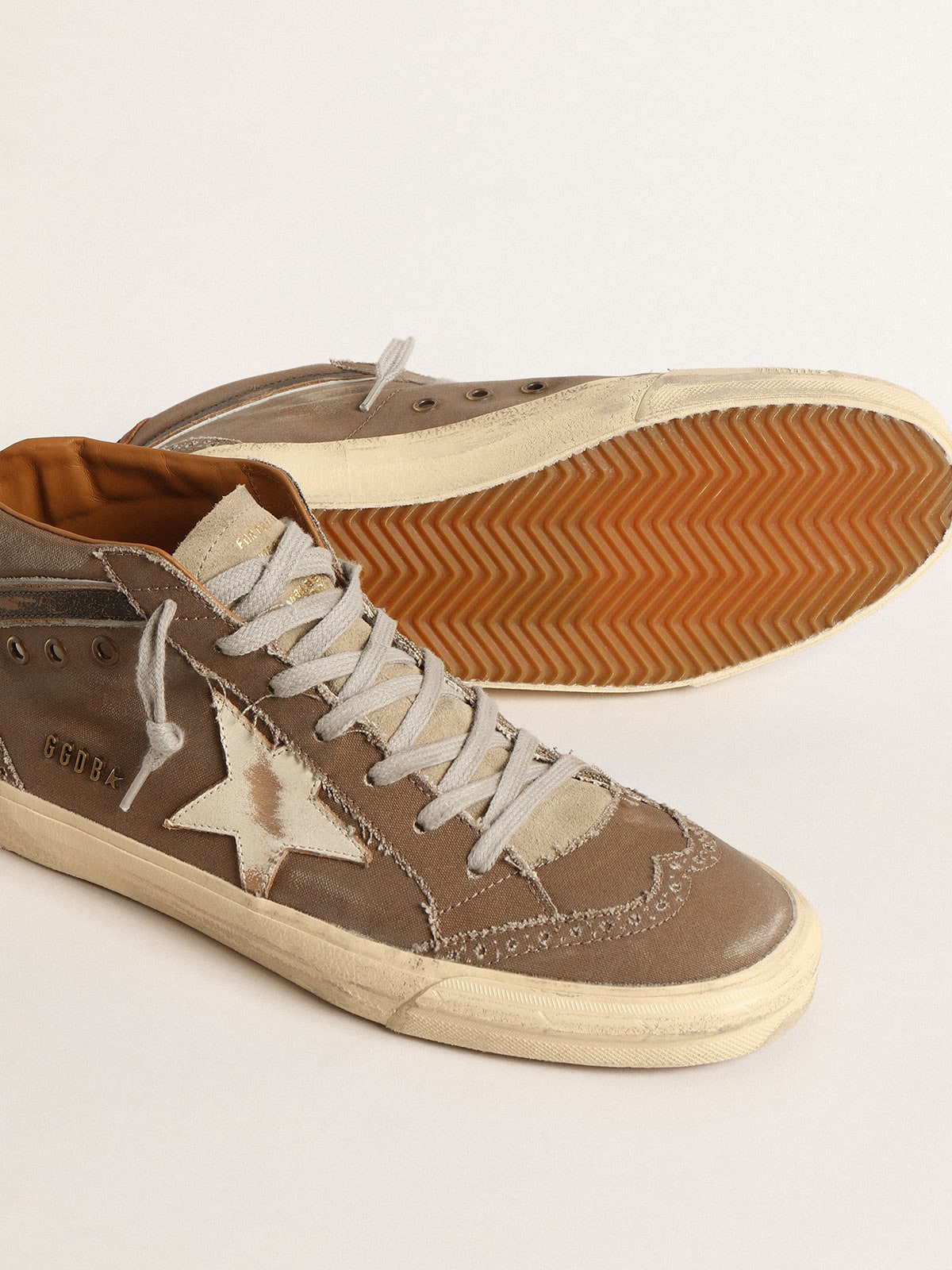 Mid Star LTD in green canvas with leather star and black flash - 3